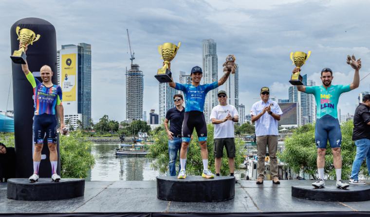 El colombiano Nicolás Gómez reina en el Grand Prix Panamá UCI 1.2 tras un vibrante embalaje masivo en el Tramo Marino