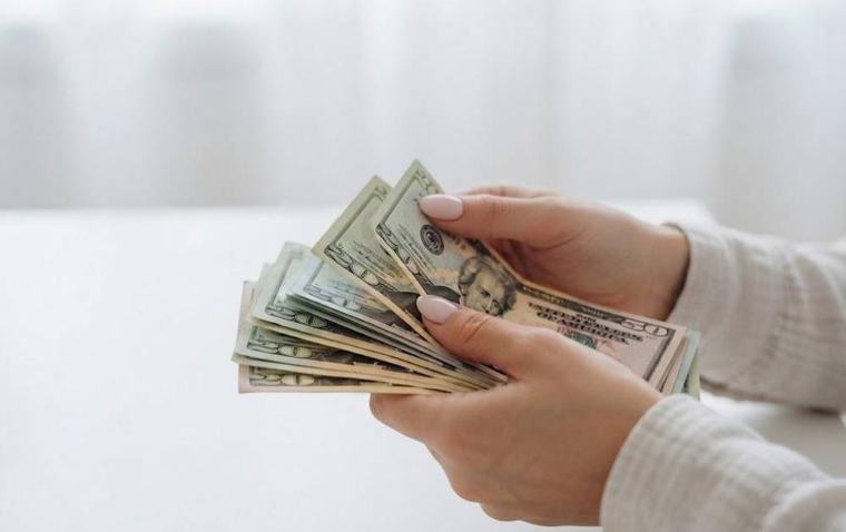 Reducir gastos y frenar evasión, para elevar la recaudación