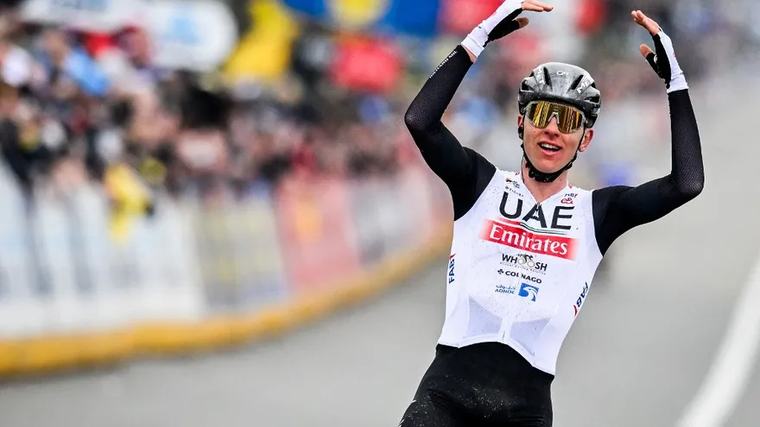 Tadej Pogacar y la violenta caída que lo sacó de la Vuelta a España 2026