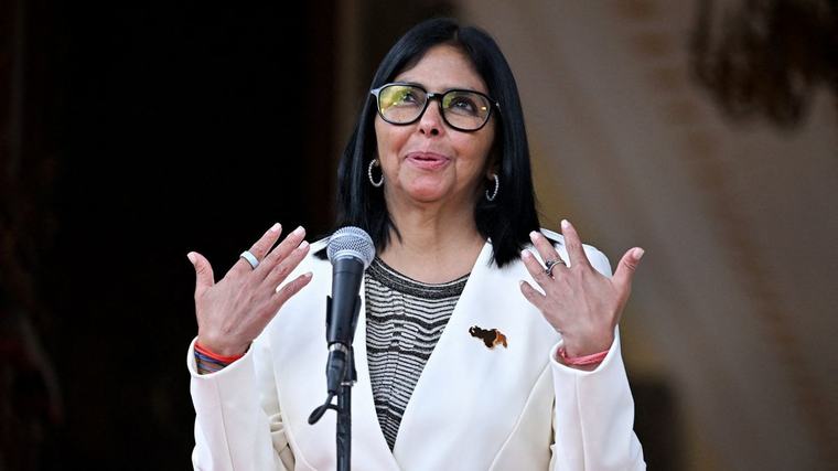 Delcy Rodríguez dice que la Venezuela petrolera ayudará a equilibrar la economía mundial