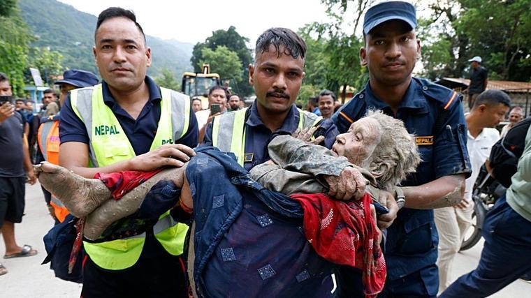 Avalancha en la frontera entre Nepal y Tíbet deja más de 150 muertos y centenares de desaparecidos