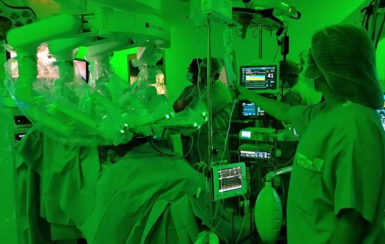 Ciudad de la Salud realiza cirugías urológicas reconstructivas con asistencia robótica