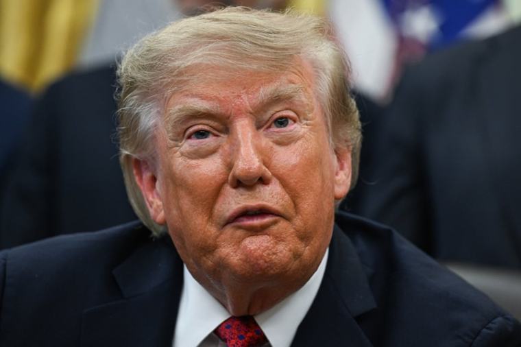 Trump amenaza con cortar comercio con países que tienen superávit si no se bajan los tipos