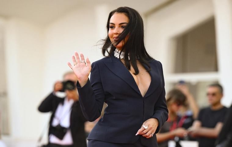 Elegancia y glamour: Georgina Rodríguez desfila por la alfombra roja de Venecia