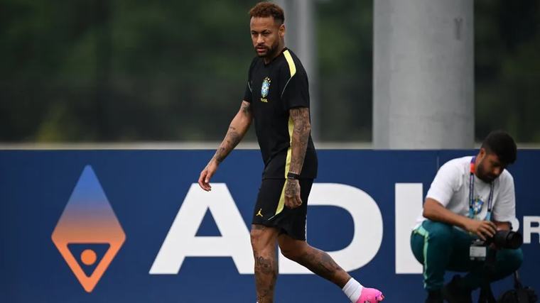 Neymar| Niño recibe insultos de fanáticos por pedir la camiseta del astro brasileño en un partido