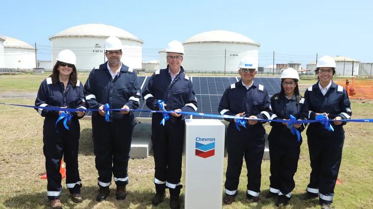 Chevron Panamá coloca primera piedra de proyecto solar en Bahía Las Minas