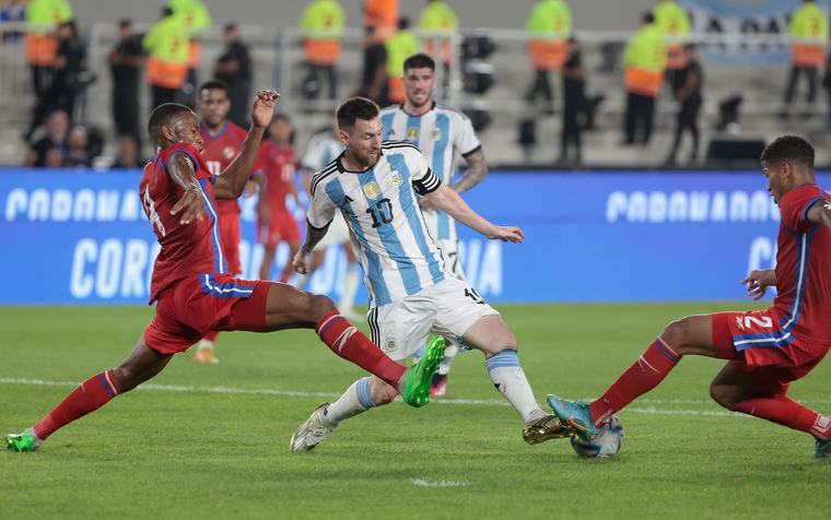 Messi también dejó su huella frente a Panamá en su camino con Argentina