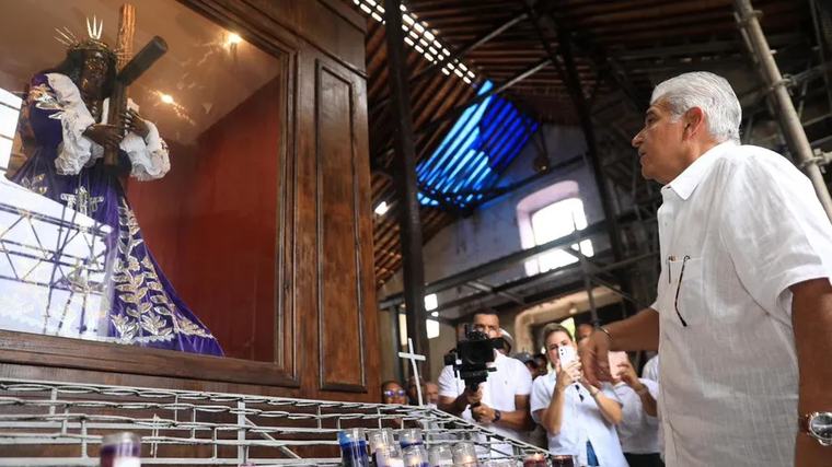 Mulino realiza inspección; restauración de la iglesia San Felipe de Portobelo alcanza 56% de avance