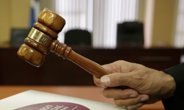 Ella alega psicosis posparto: jurado en Estados Unidos aún no alcanza veredicto en caso de mujer acusada de matar a sus tres hijos