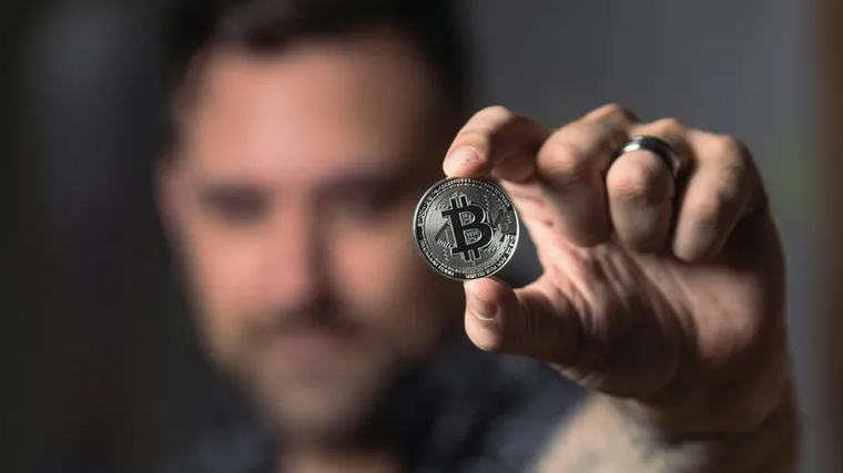 El bitcoin supera los 80.000 dólares, beneficiándose de la debilidad del dólar