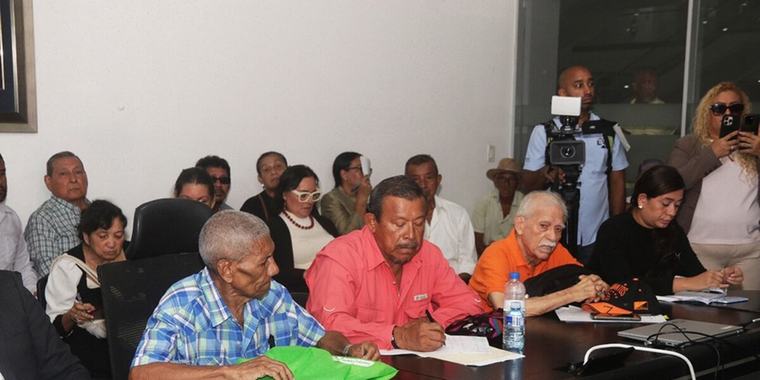 Jubilados exigen fecha para aumento de pensiones